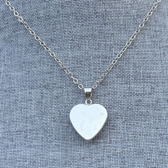 Singer Sia Heart Portrait Necklace with Silver Toned Chain New - Picture 4 of 5